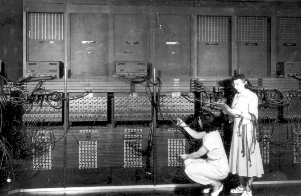 Marlyn Wescoff and Ruth Lichterman programming the ENIAC